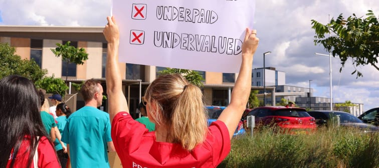 Hospital staff take strike action demanding better pay and working conditions,, New South Wales, 2025
